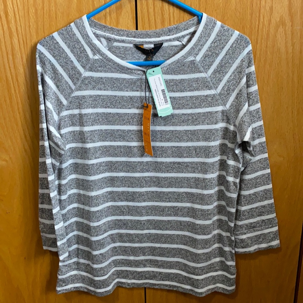 Gray and white stripe 3/4 sleeve top